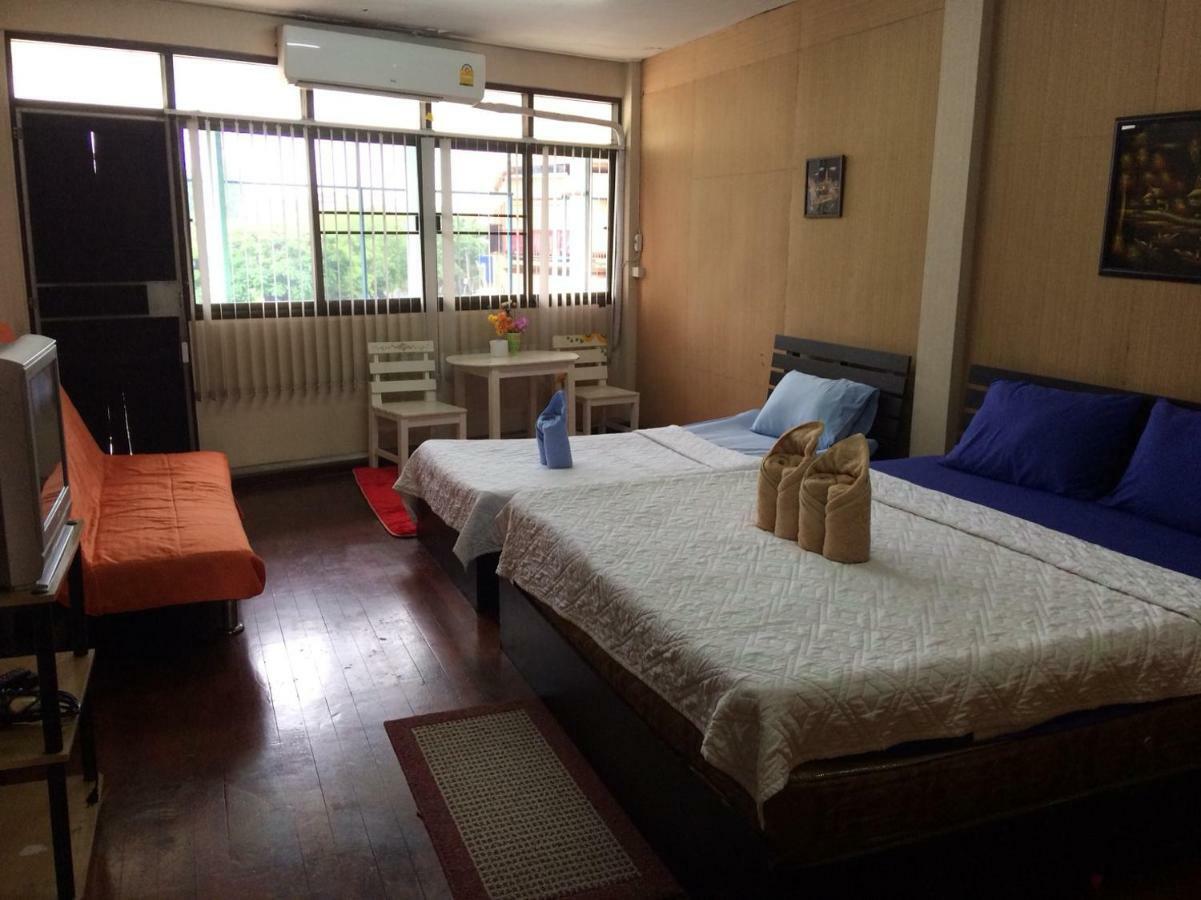 Changphuakgate Guesthouse Chiang Mai Exterior photo