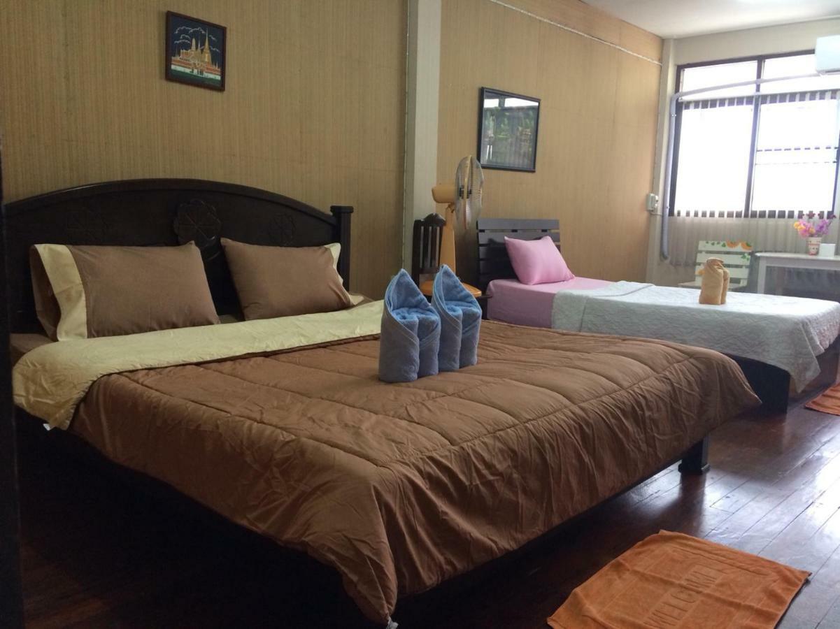 Changphuakgate Guesthouse Chiang Mai Exterior photo
