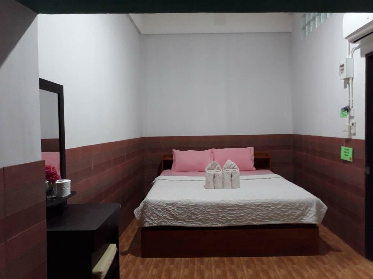 Changphuakgate Guesthouse Chiang Mai Exterior photo